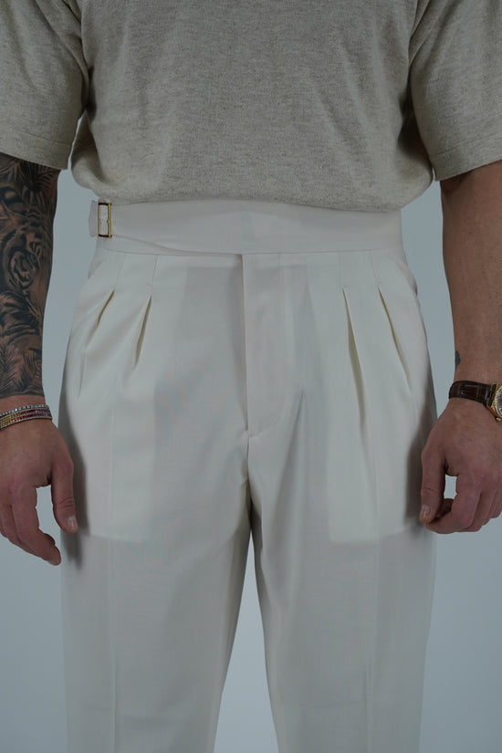 Gurkha bianco panna con fibbia laterale regolabile