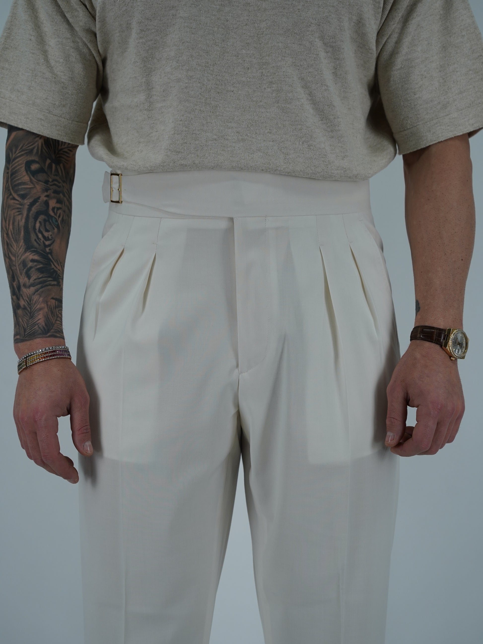 Gurkha bianco panna con fibbia laterale regolabile