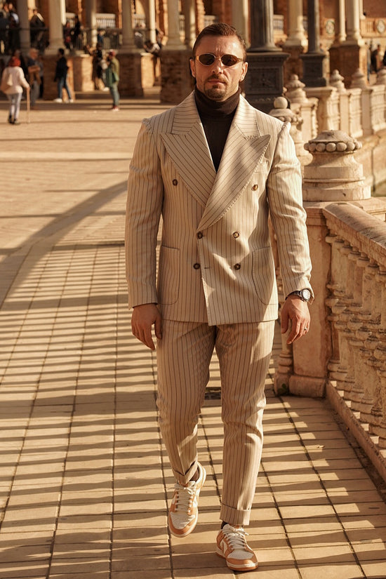 Abito Extensive doppiopetto petto a lancia gessato panna