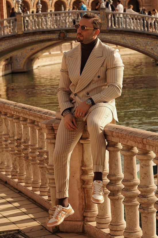 Abito Extensive doppiopetto petto a lancia gessato panna