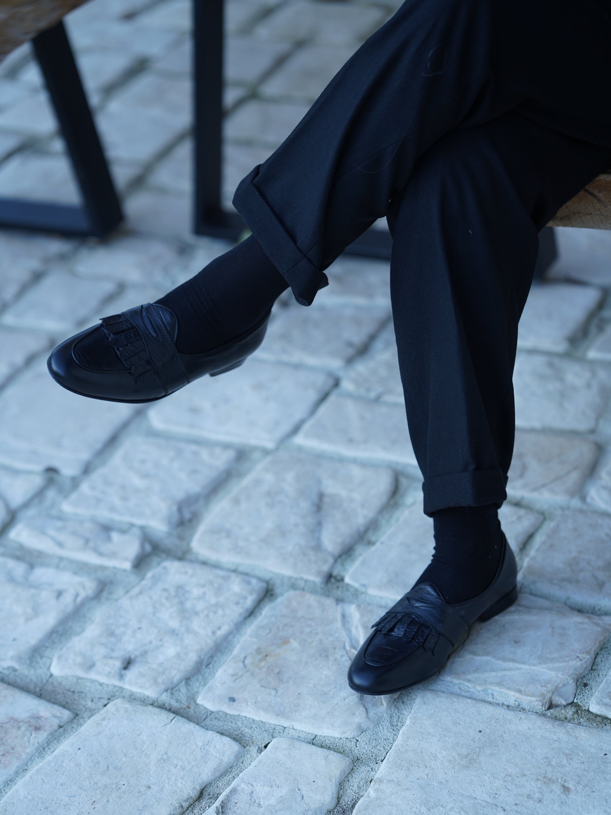 Mocassini con benda e frange cocco nero