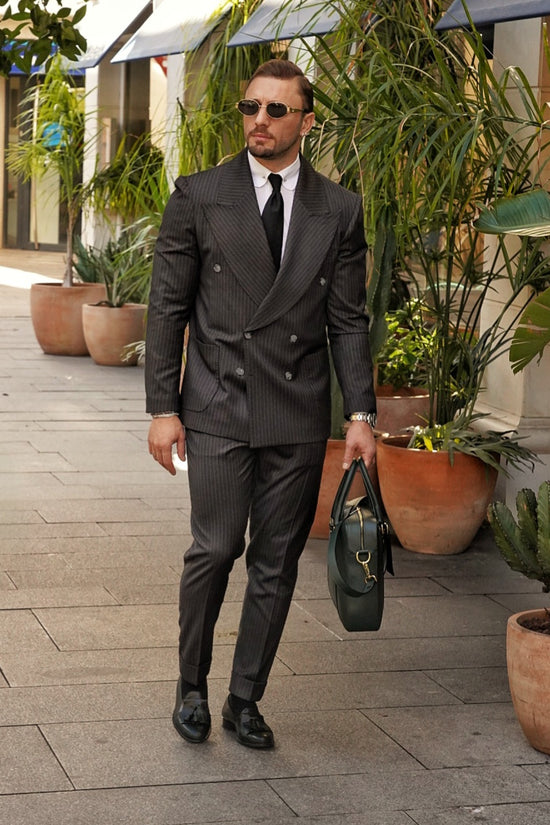 Abito Extensive doppiopetto petto a lancia gessato grigio scuro