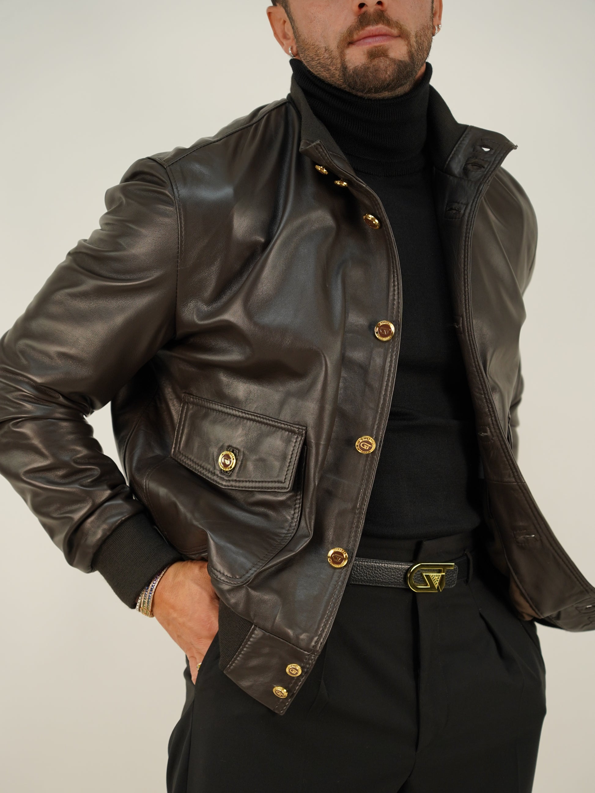 Giubbino in pelle testa di moro con bottoni oro