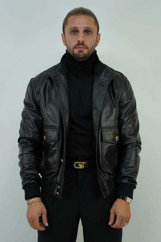 Giubbino in pelle nero con bottoni oro