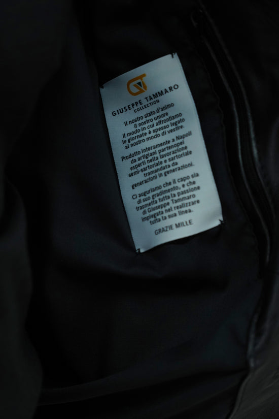 Giubbino in pelle nero con bottoni oro