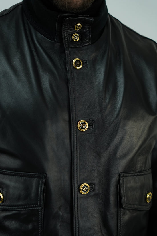 Giubbino in pelle nero con bottoni oro