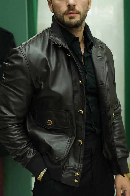 Giubbino in pelle testa di moro con bottoni oro