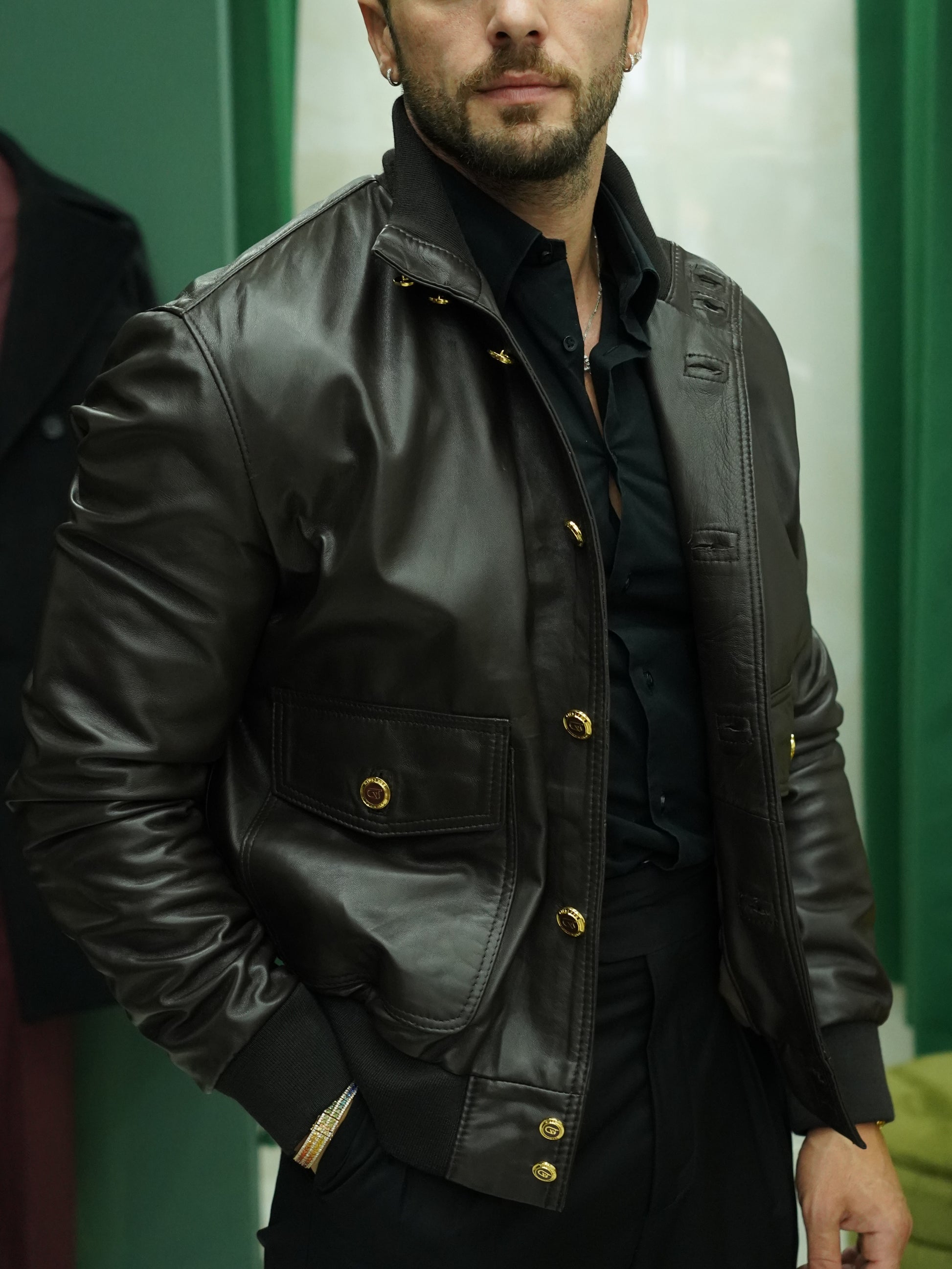 Giubbino in pelle testa di moro con bottoni oro