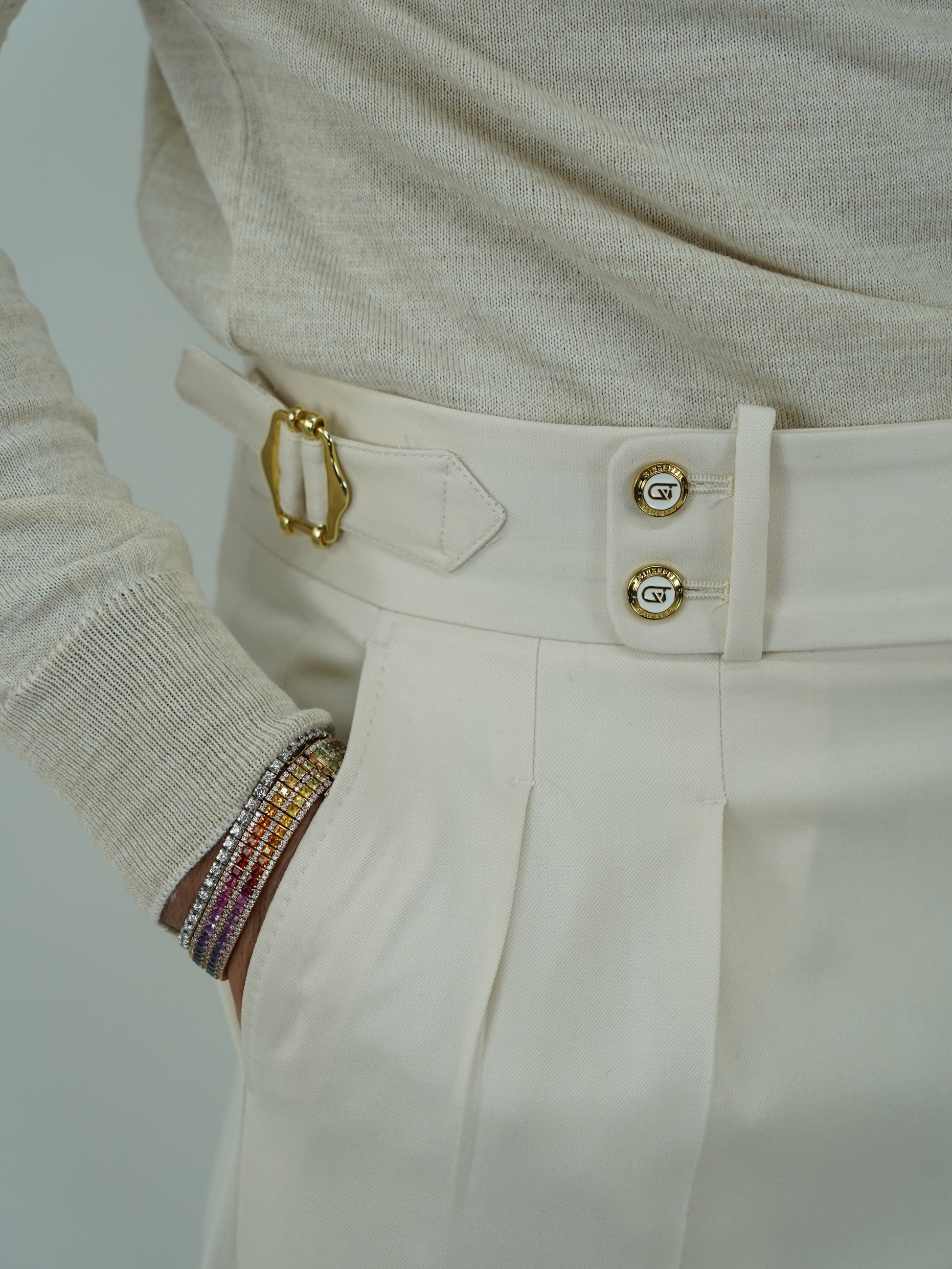 Gurkha panna con bottoni oro e fibbie stringenti laterali