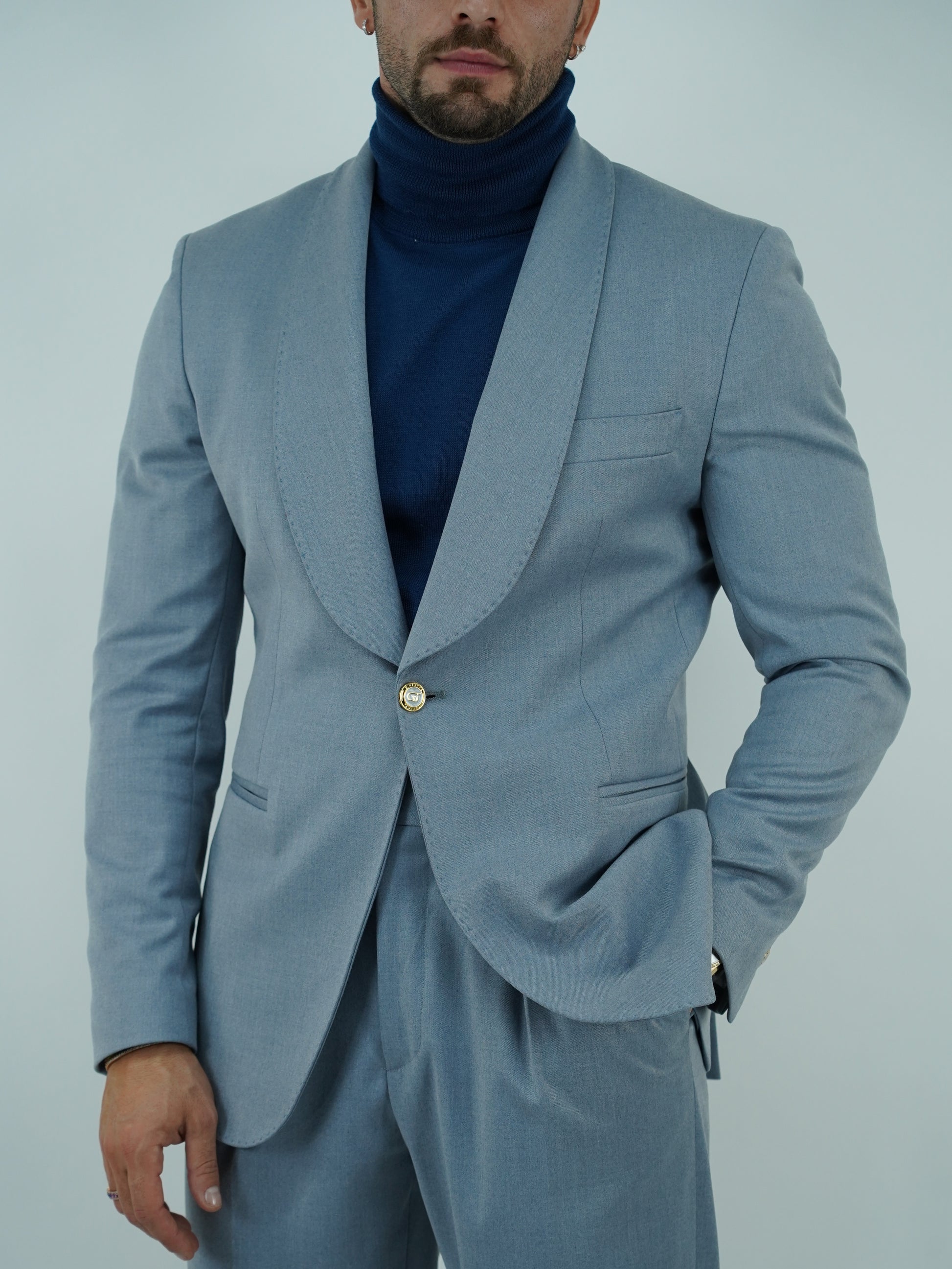 Abito harmonious collo a scialle azzurro polvere con bottoni oro