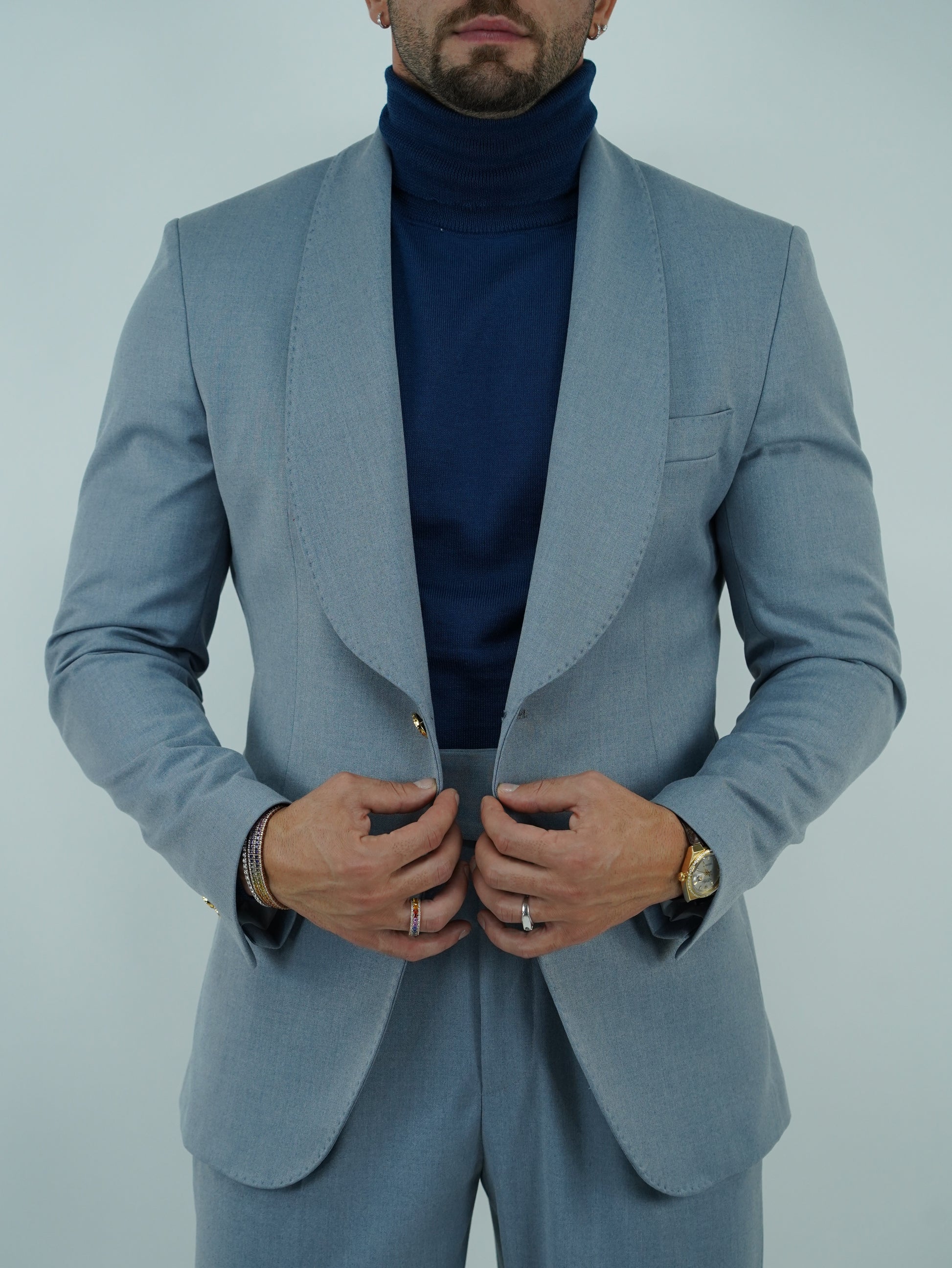 Abito harmonious collo a scialle azzurro polvere con bottoni oro