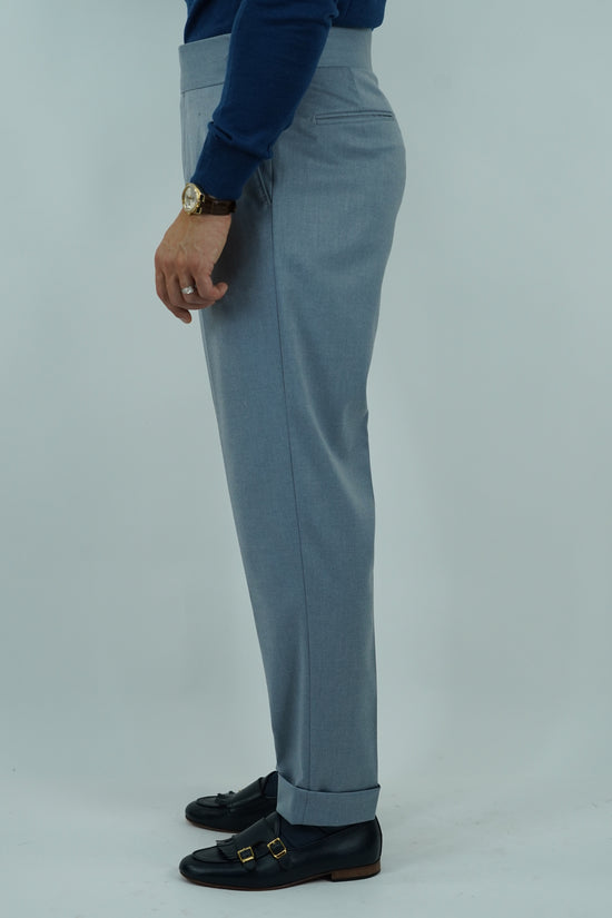 Gurkha azzurro polvere con bottoni oro e fibbie stringenti laterali