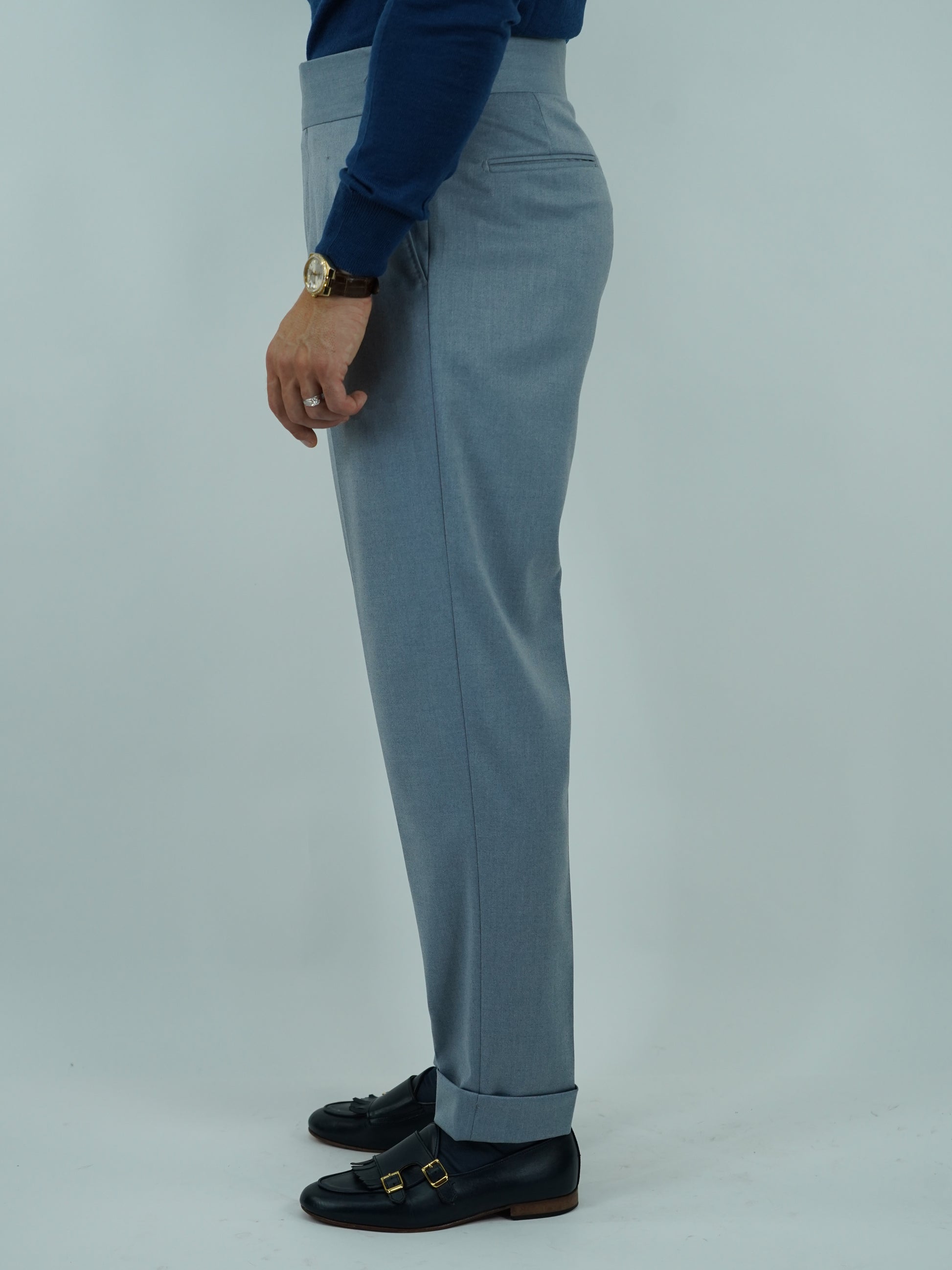 Gurkha azzurro polvere con bottoni oro e fibbie stringenti laterali