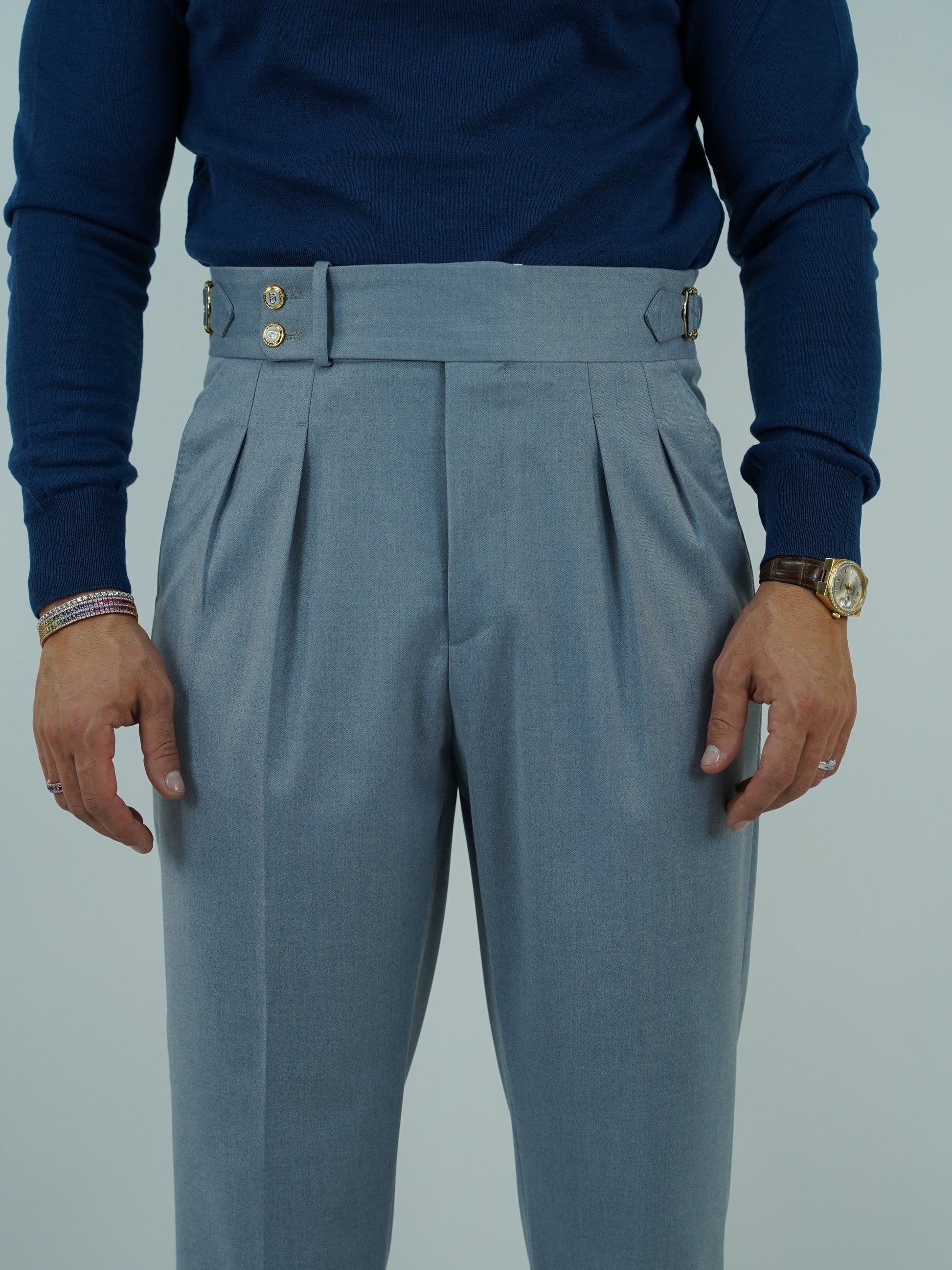 Abito harmonious collo a scialle azzurro polvere con bottoni oro