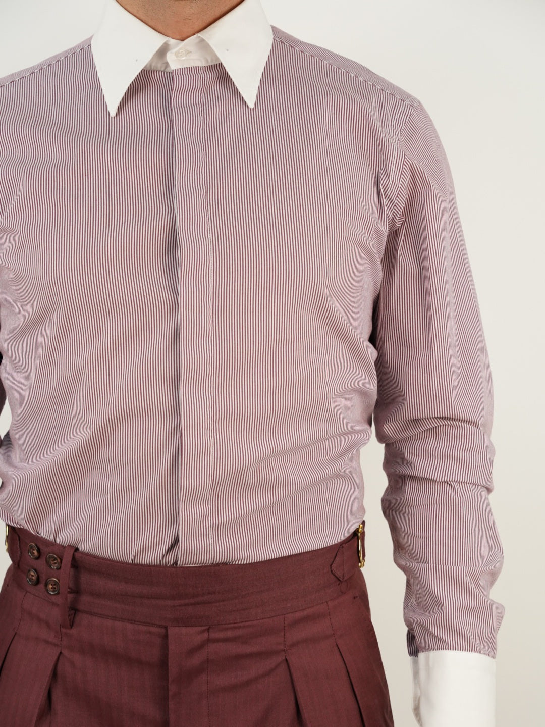 Camicia fantasia mille righe collo a vela con bottoni a scomparsa bordeaux