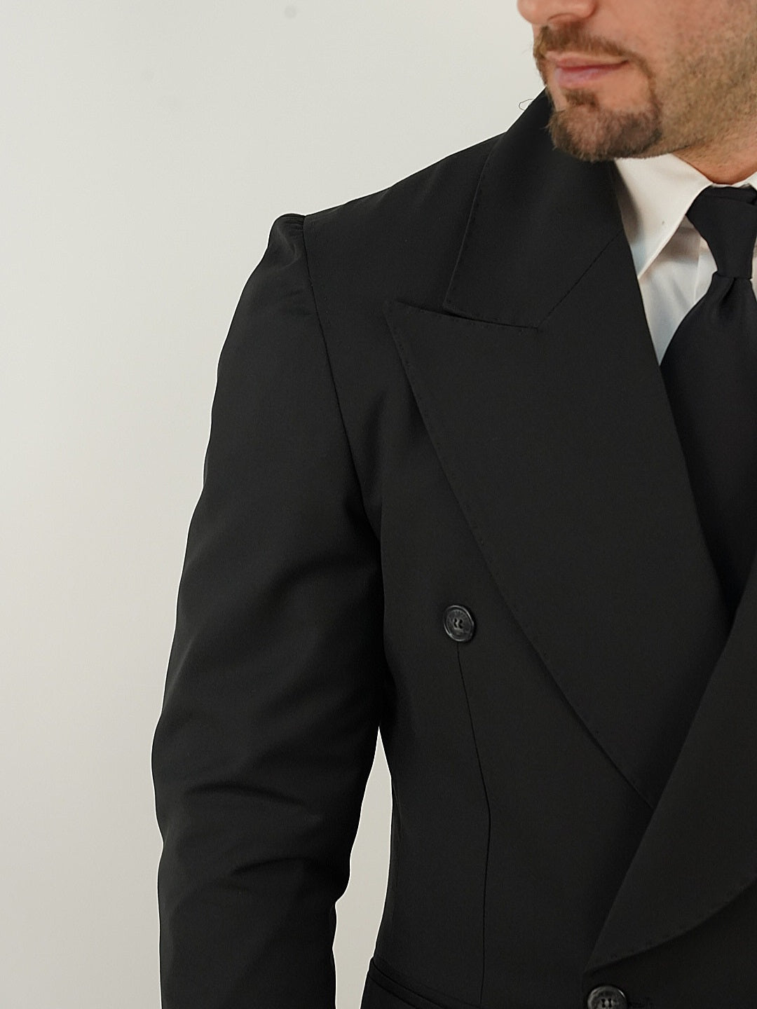 Abito Extensive doppiopetto petto a lancia corvino