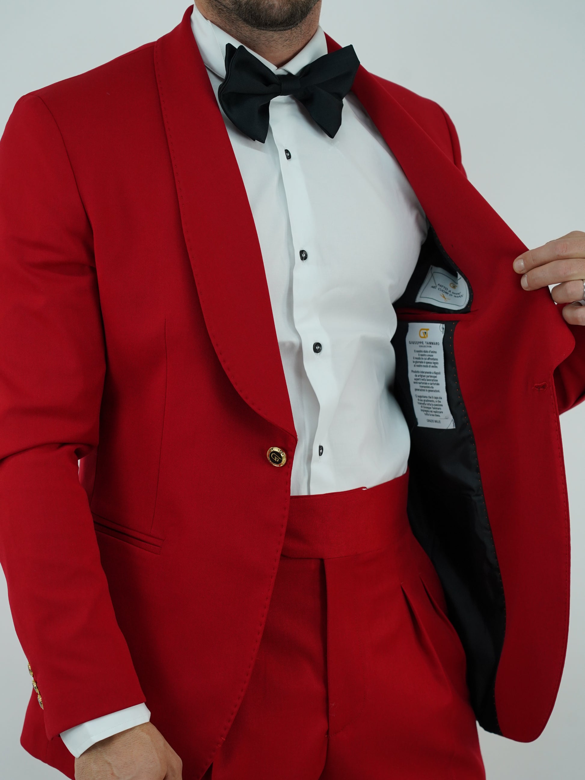 Abito harmonious collo a scialle rosso con bottoni oro