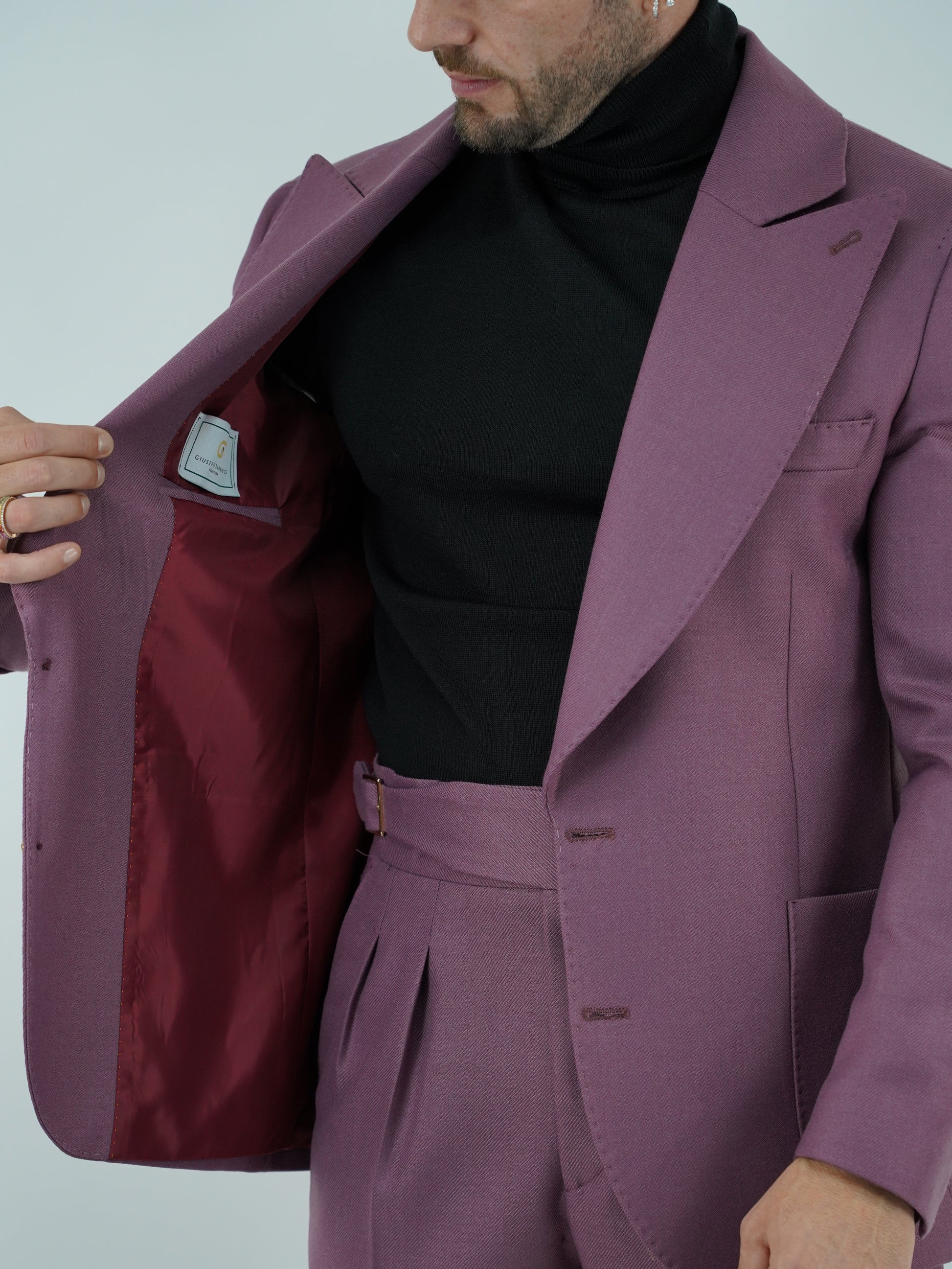 Abito extensive monopetto petto a lancia diagonale cipolla con bottoni oro