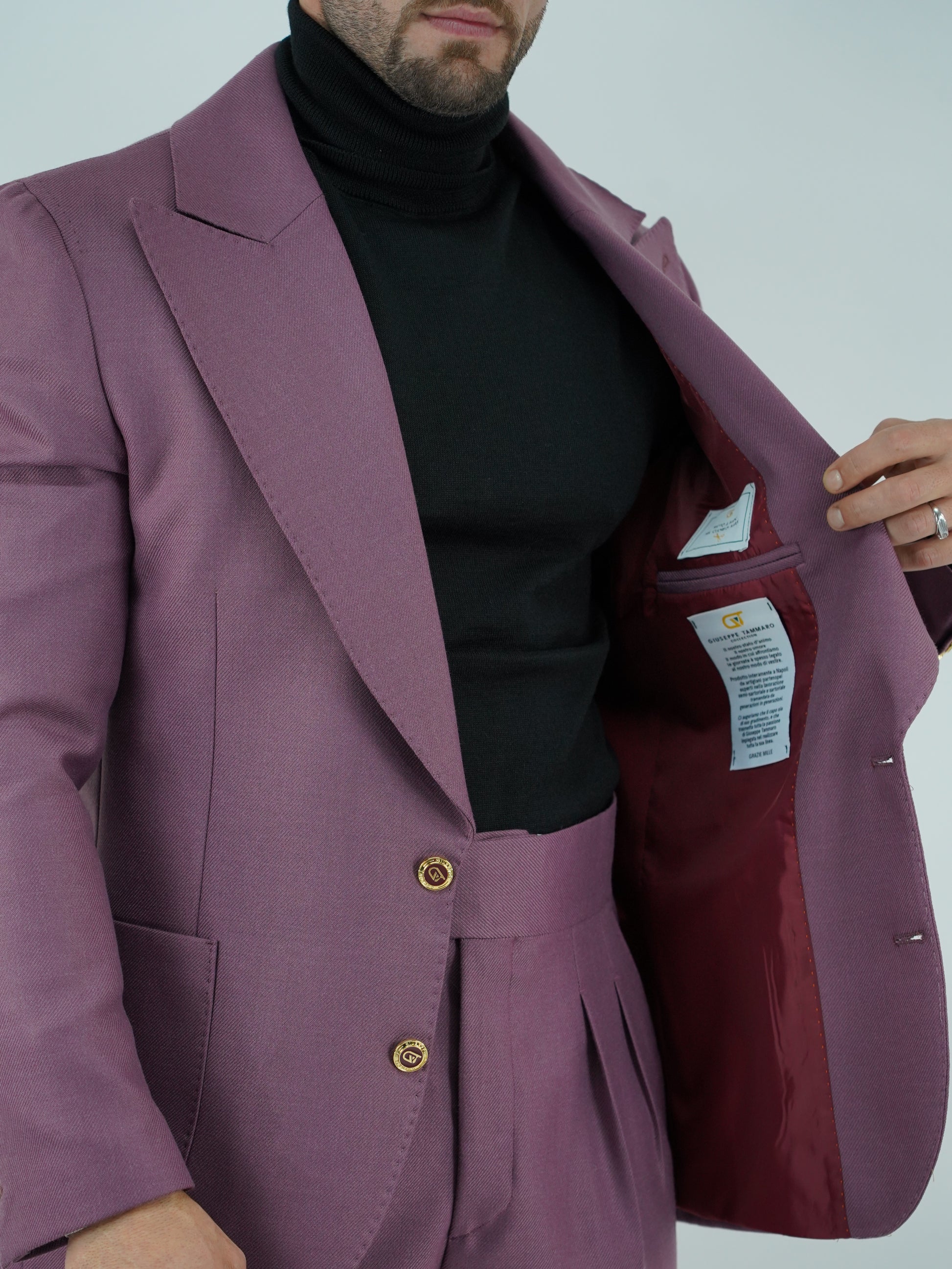 Abito extensive monopetto petto a lancia diagonale cipolla con bottoni oro