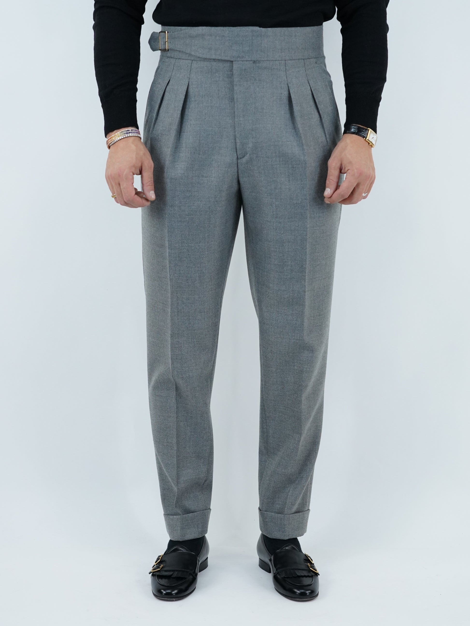 Abito extensive monopetto petto a lancia diagonale cenere con bottoni oro