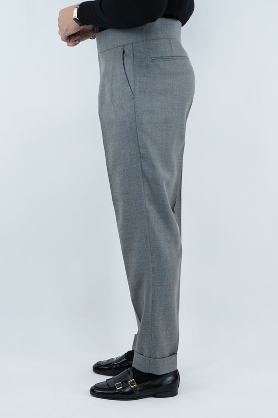 Abito extensive monopetto petto a lancia diagonale cenere con bottoni oro