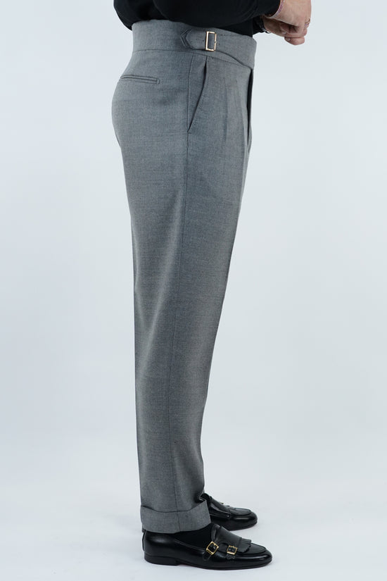 Abito extensive monopetto petto a lancia diagonale cenere con bottoni oro