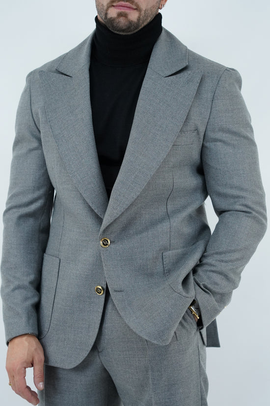 Abito extensive monopetto petto a lancia diagonale cenere con bottoni oro