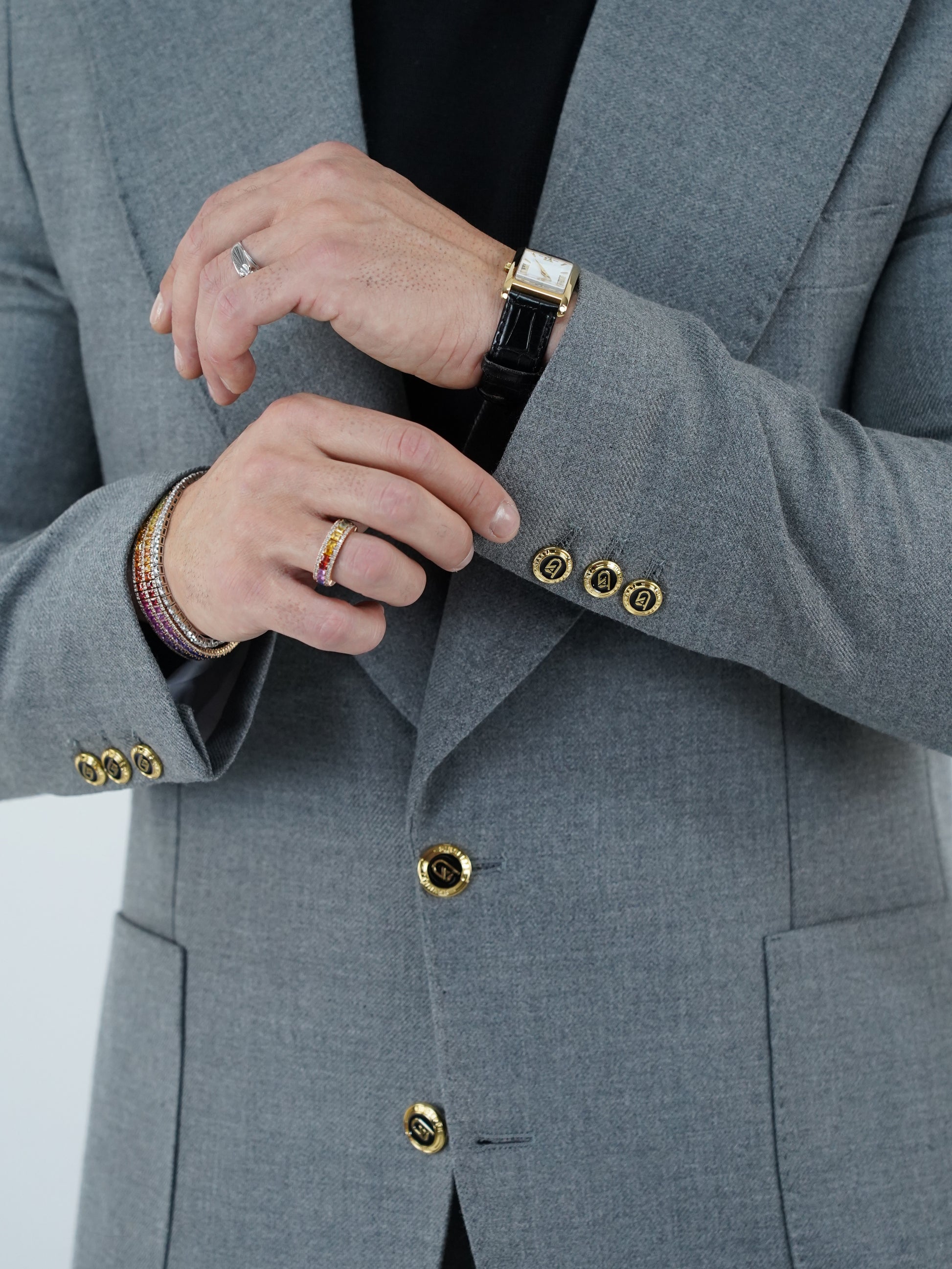 Abito extensive monopetto petto a lancia diagonale cenere con bottoni oro