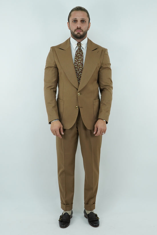 Abito extensive monopetto petto a lancia fango con bottoni oro