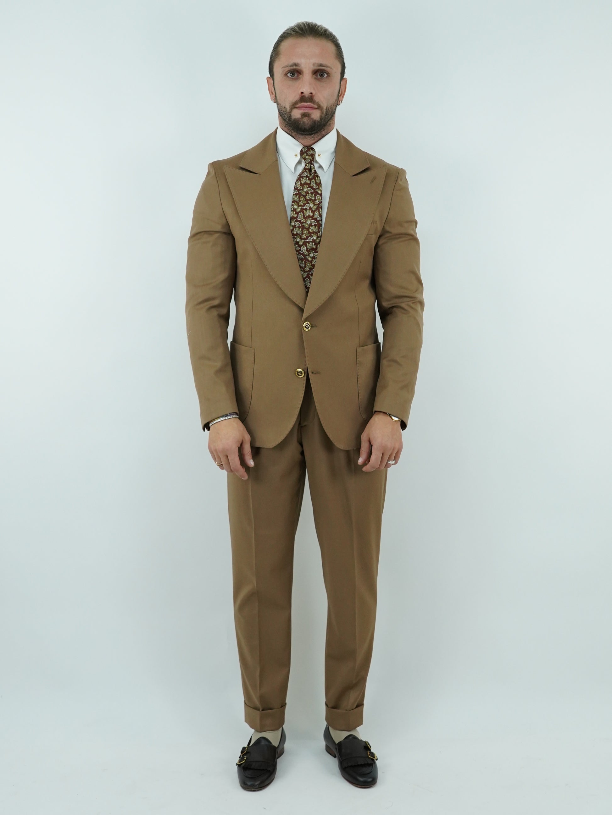 Abito extensive monopetto petto a lancia fango con bottoni oro