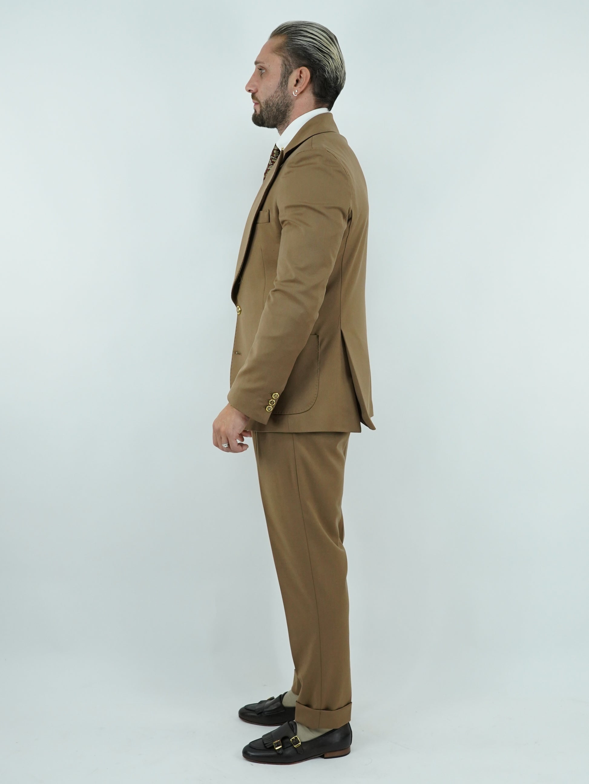 Abito extensive monopetto petto a lancia fango con bottoni oro