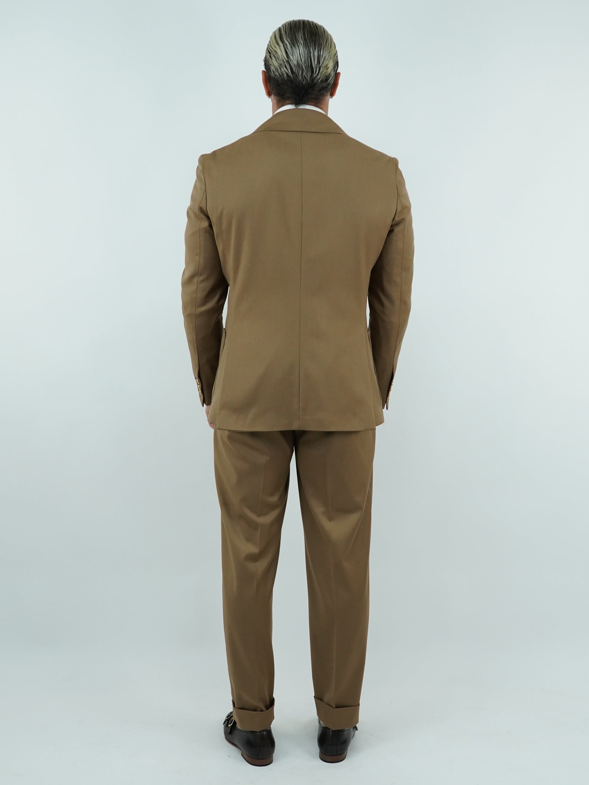 Abito extensive monopetto petto a lancia fango con bottoni oro