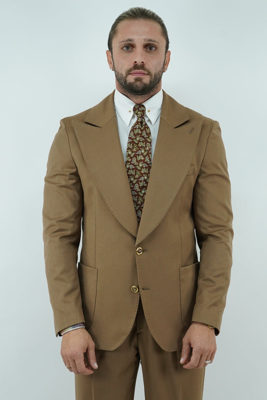 Abito extensive monopetto petto a lancia fango con bottoni oro