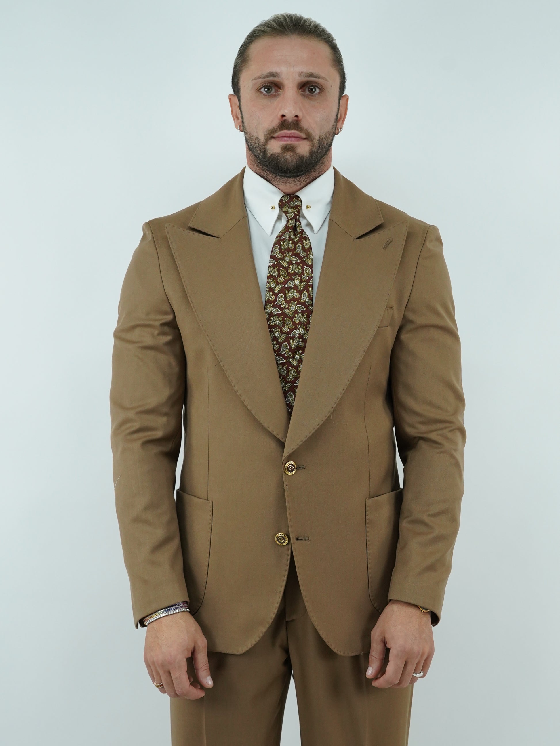 Abito extensive monopetto petto a lancia fango con bottoni oro