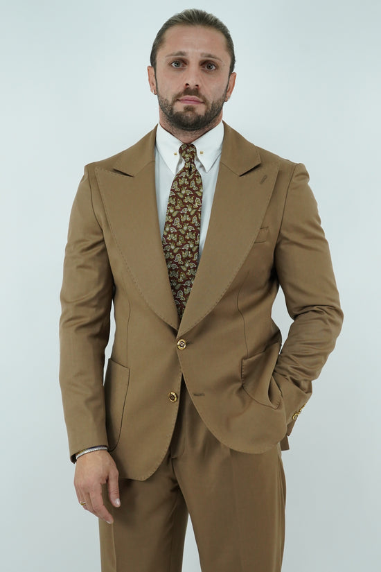 Abito extensive monopetto petto a lancia fango con bottoni oro