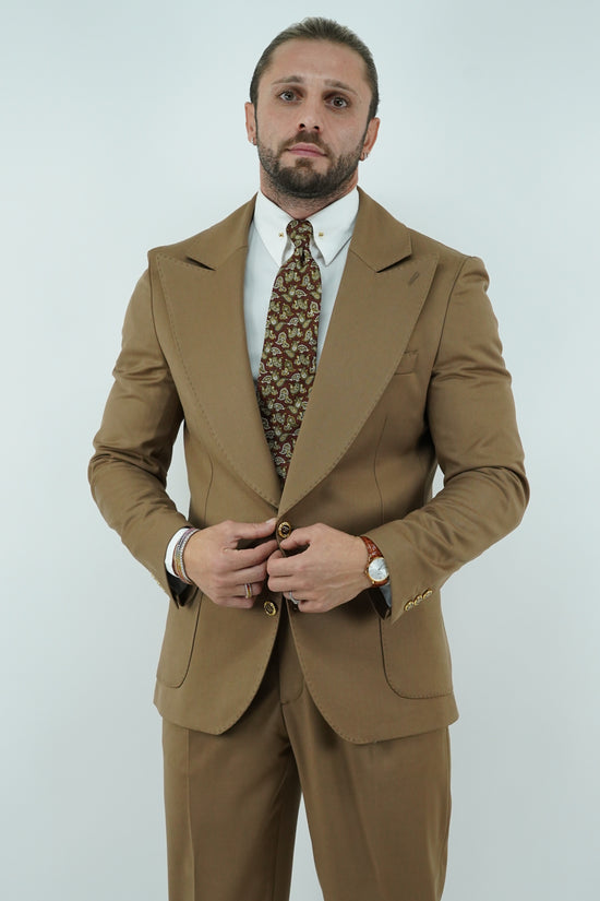 Abito extensive monopetto petto a lancia fango con bottoni oro