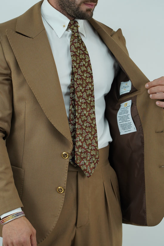 Abito extensive monopetto petto a lancia fango con bottoni oro