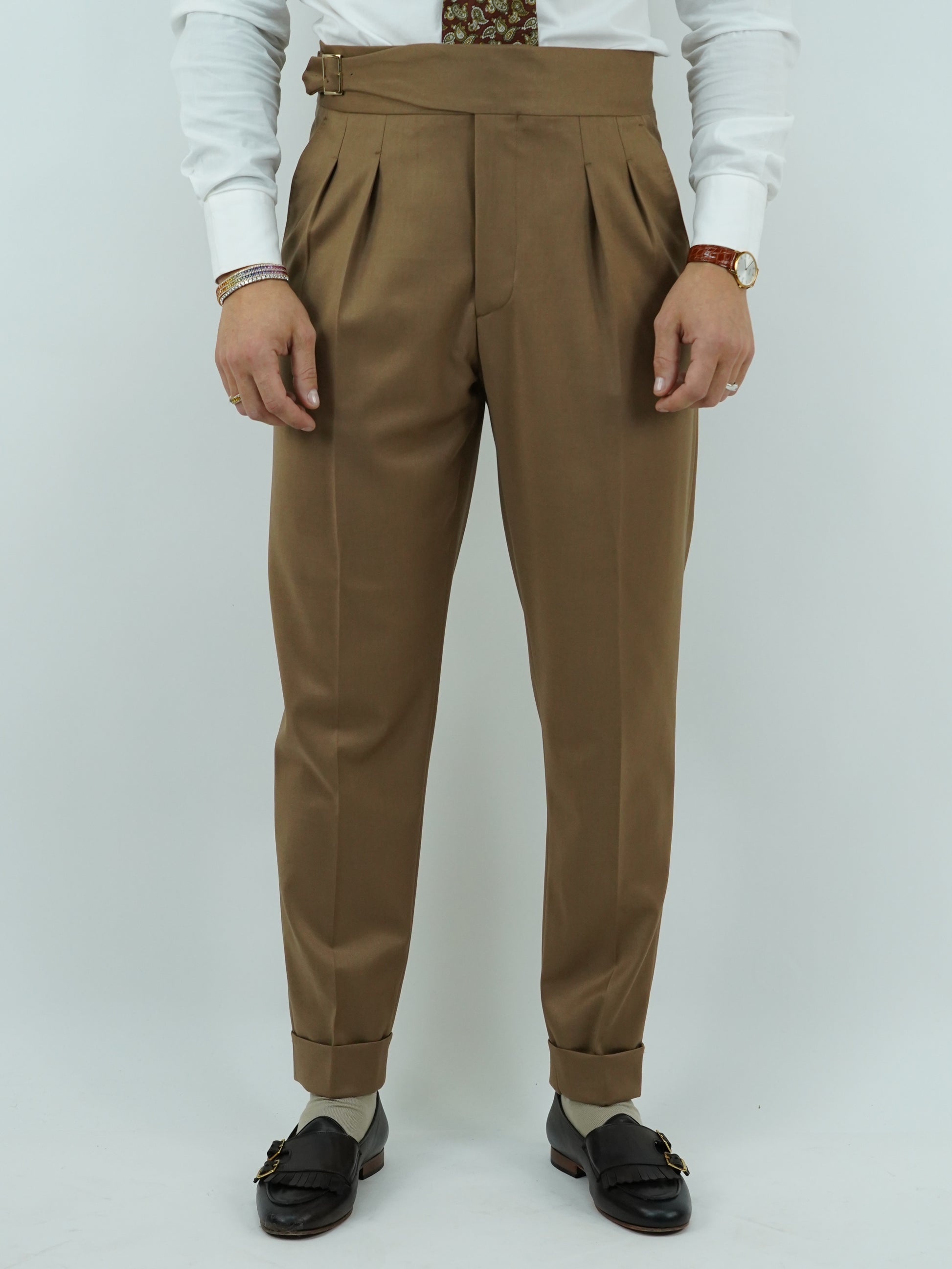 Abito extensive monopetto petto a lancia fango con bottoni oro