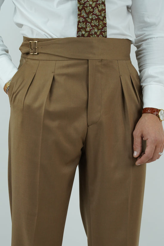 Abito extensive monopetto petto a lancia fango con bottoni oro