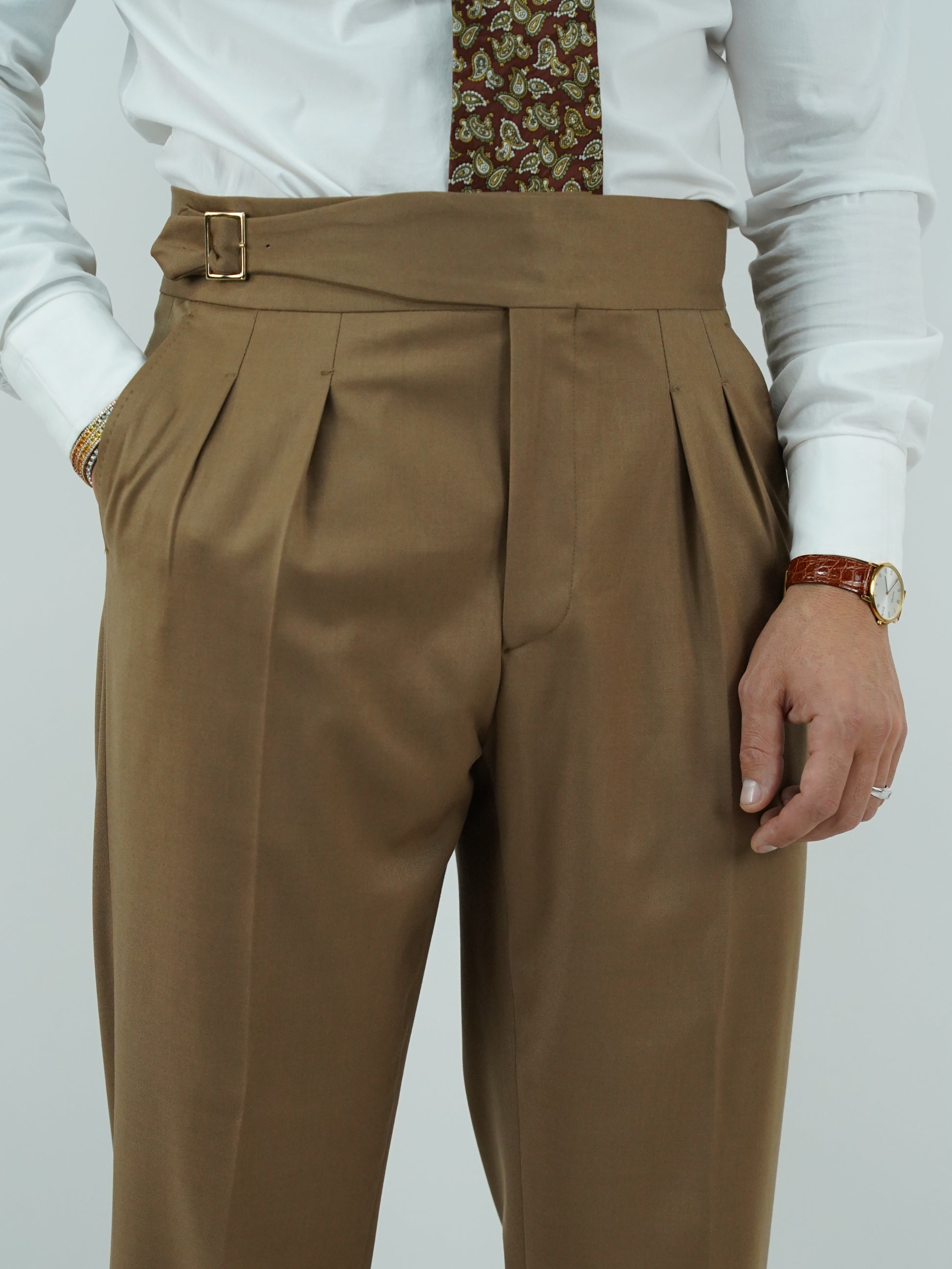 Abito extensive monopetto petto a lancia fango con bottoni oro