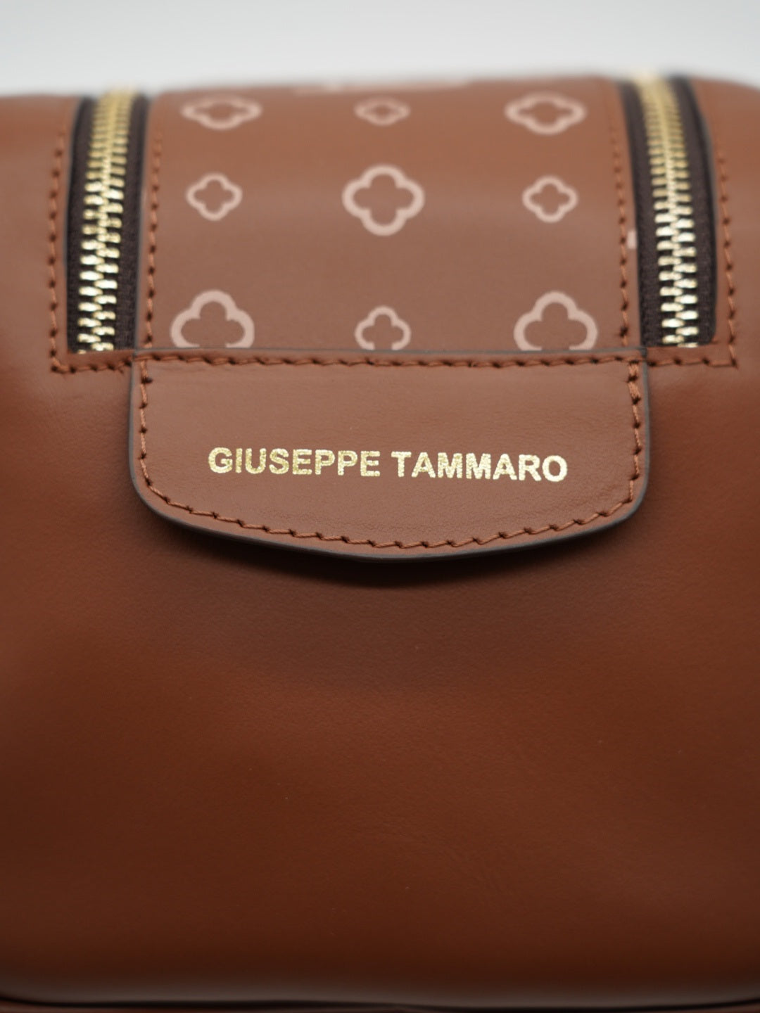 Beauty case monogram cuoio