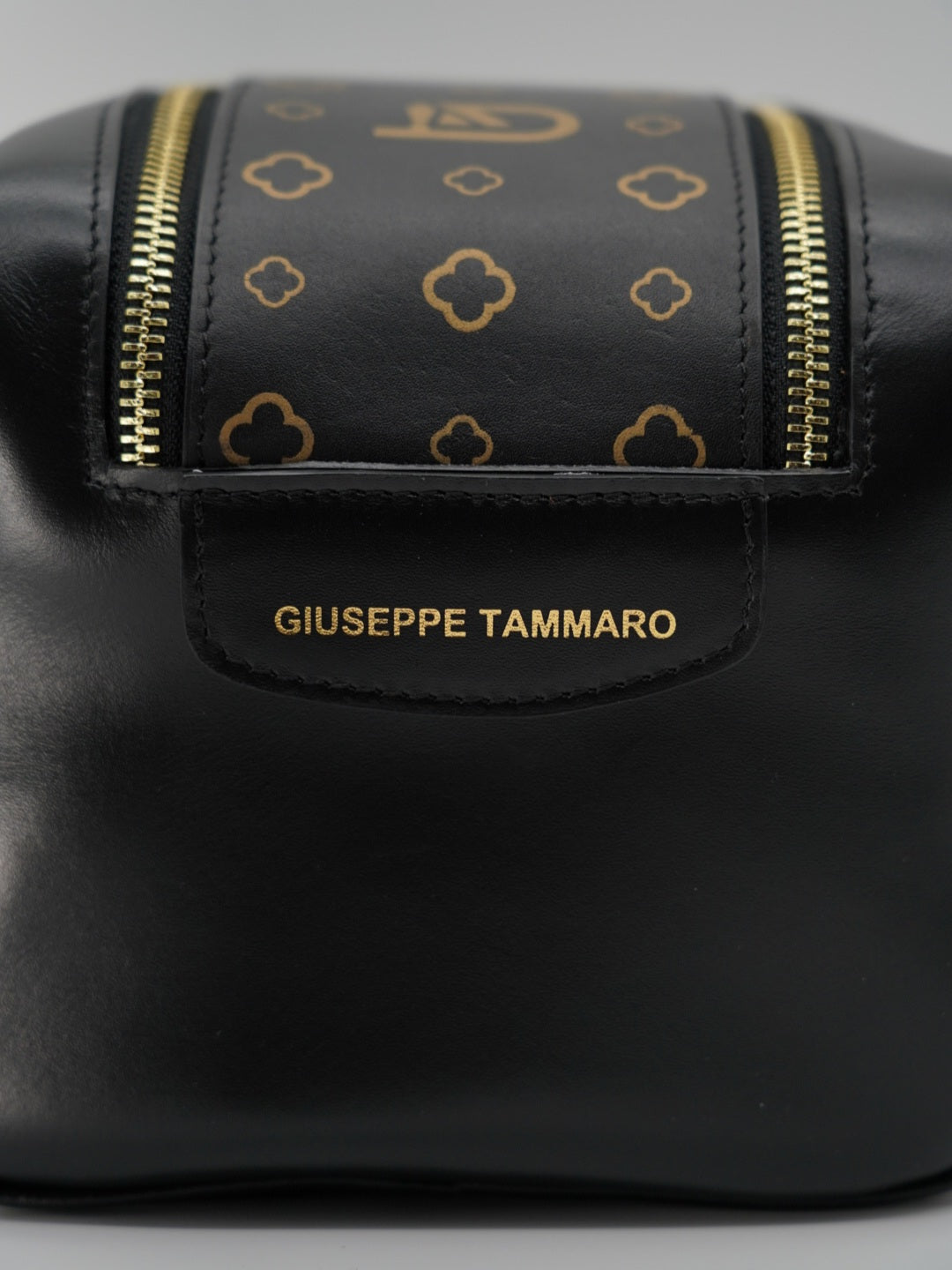 Beauty case monogram nero