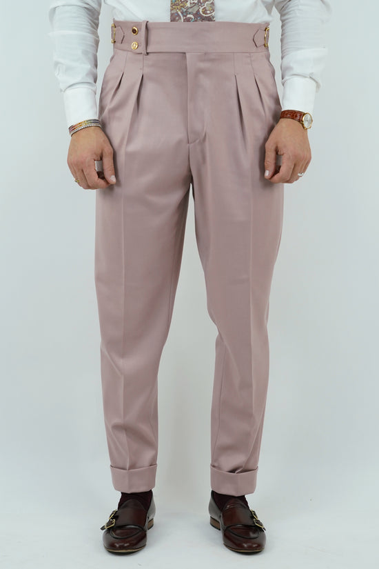 Gurkha rosa antico con bottoni oro e fibbie stringenti laterali