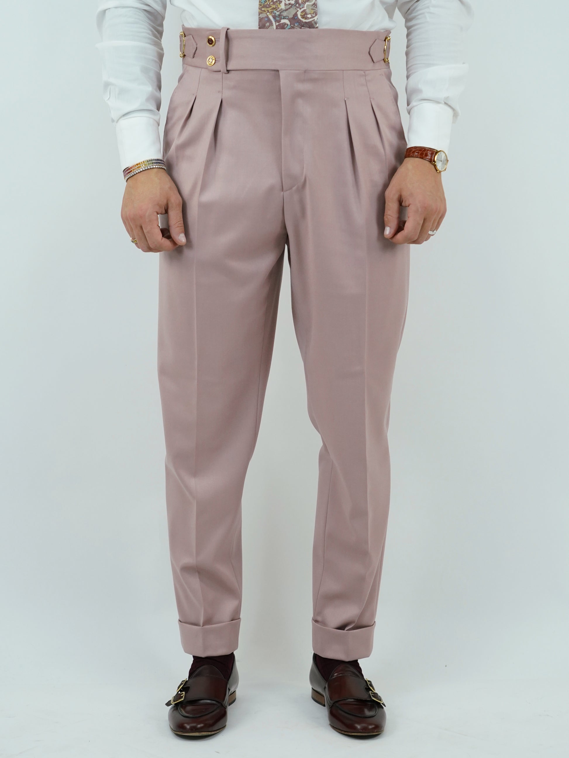 Gurkha rosa antico con bottoni oro e fibbie stringenti laterali