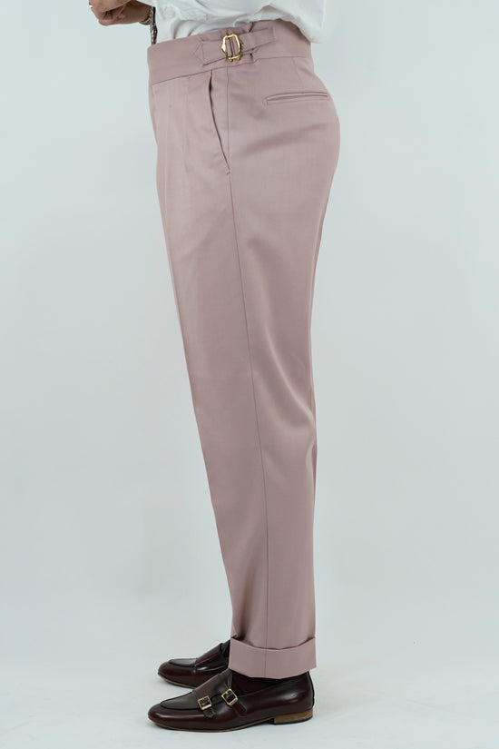 Gurkha rosa antico con bottoni oro e fibbie stringenti laterali