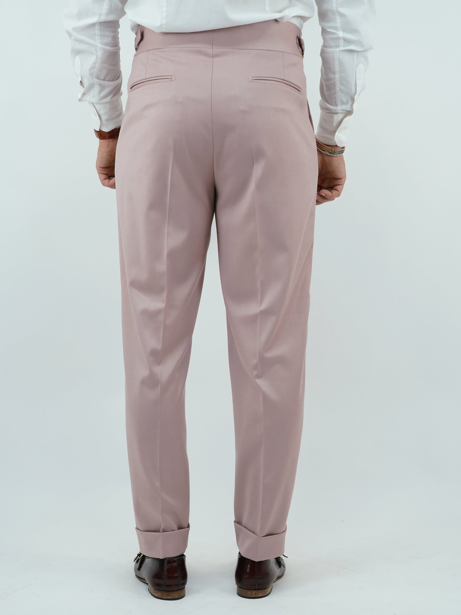 Gurkha rosa antico con bottoni oro e fibbie stringenti laterali