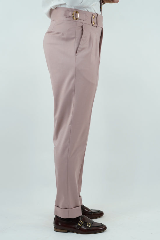 Gurkha rosa antico con bottoni oro e fibbie stringenti laterali