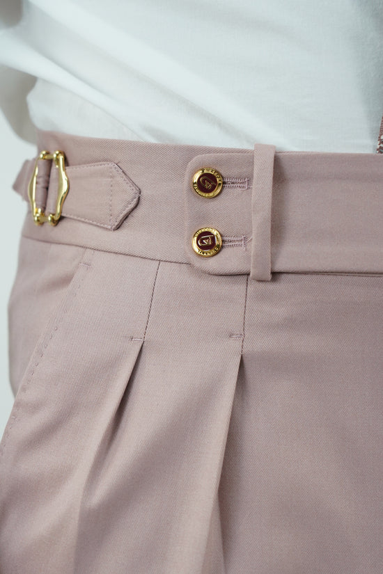 Gurkha rosa antico con bottoni oro e fibbie stringenti laterali