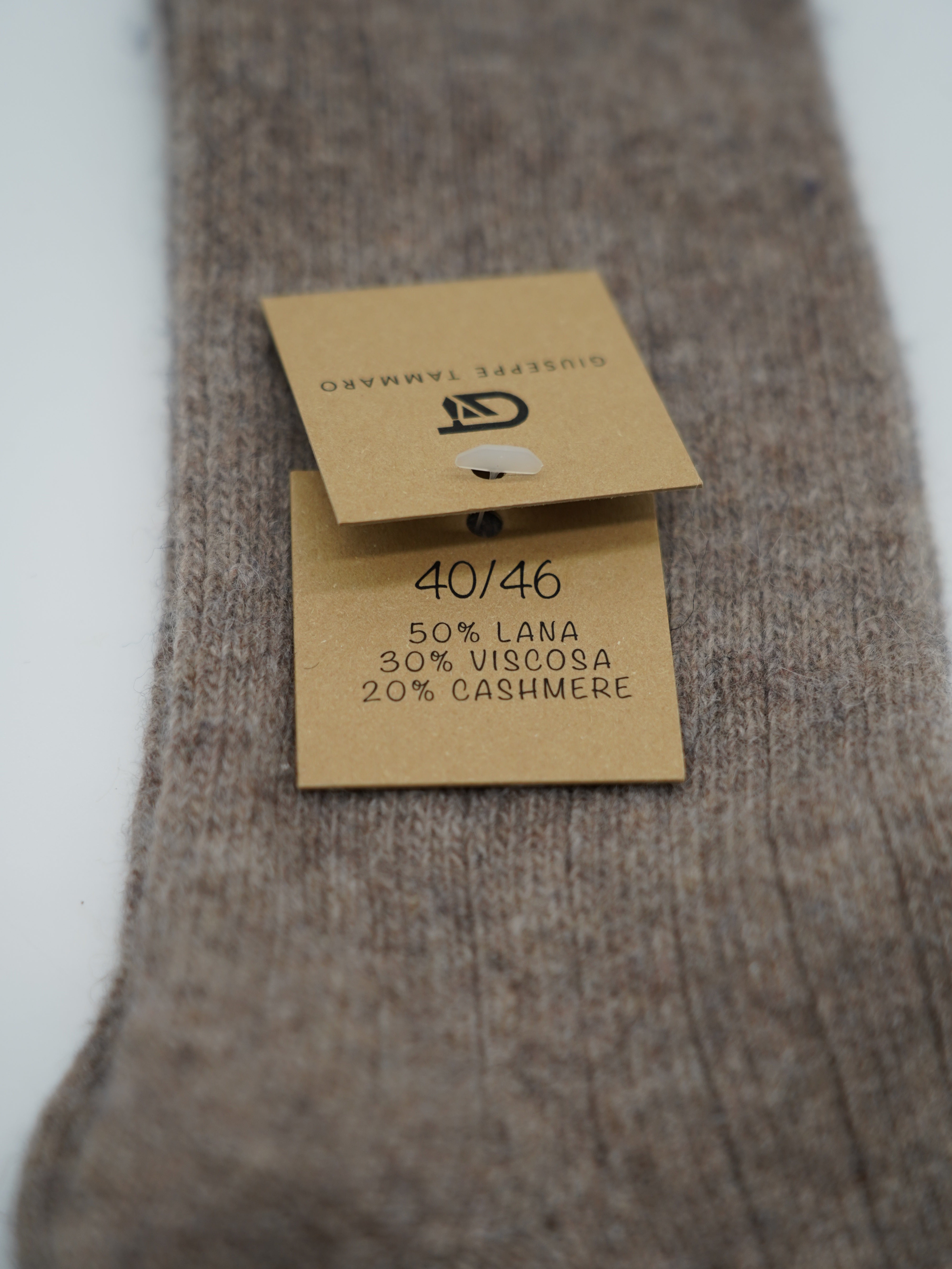 Calze lunghe a costa in misto cashmere tabacco/beige