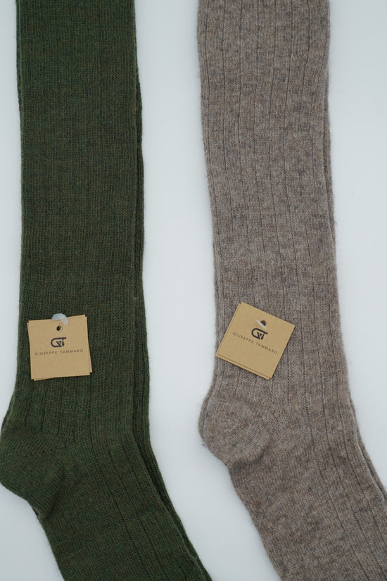 Calze lunghe a costa in misto cashmere verde/beige